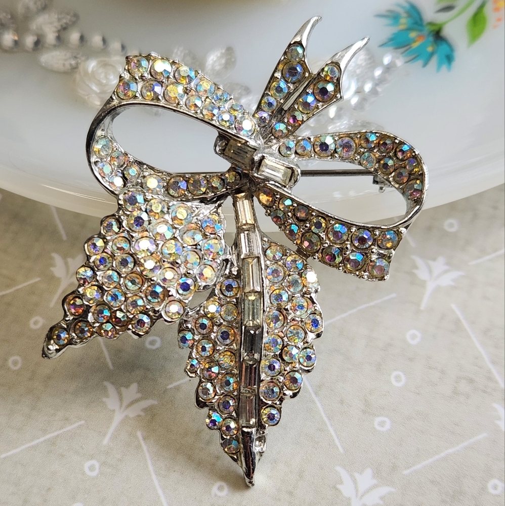 Vintage Weiss 50's AB Rhinestone Leaf & Bow Brooch ~ Rhodium Finish